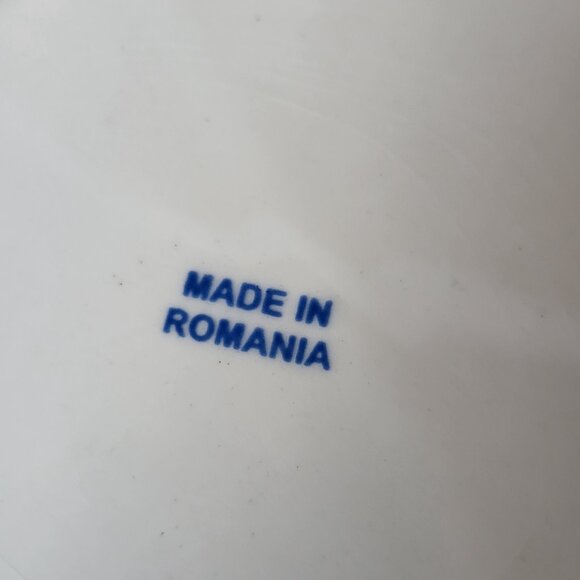 2 Vintage Romanian MCM Atomic Blue Flower 9" Dinner Plates - Picture 3 of 9